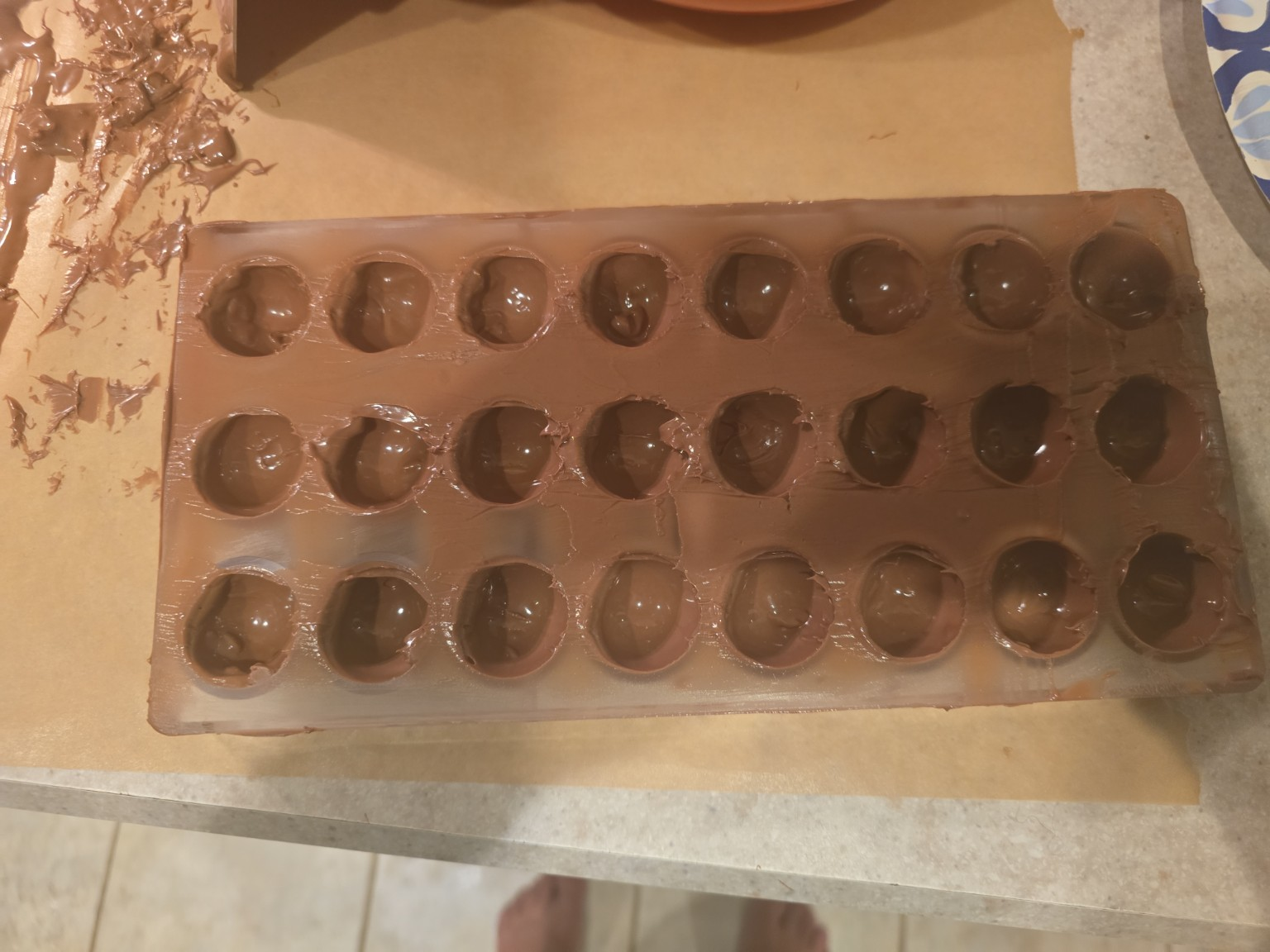 Polycarbonate bonbon mold covered with thick milk chocolate